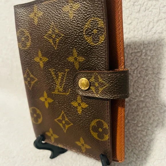 Louis Vuitton Monogram Agenda/ passport Holder - Picture 2 of 11
